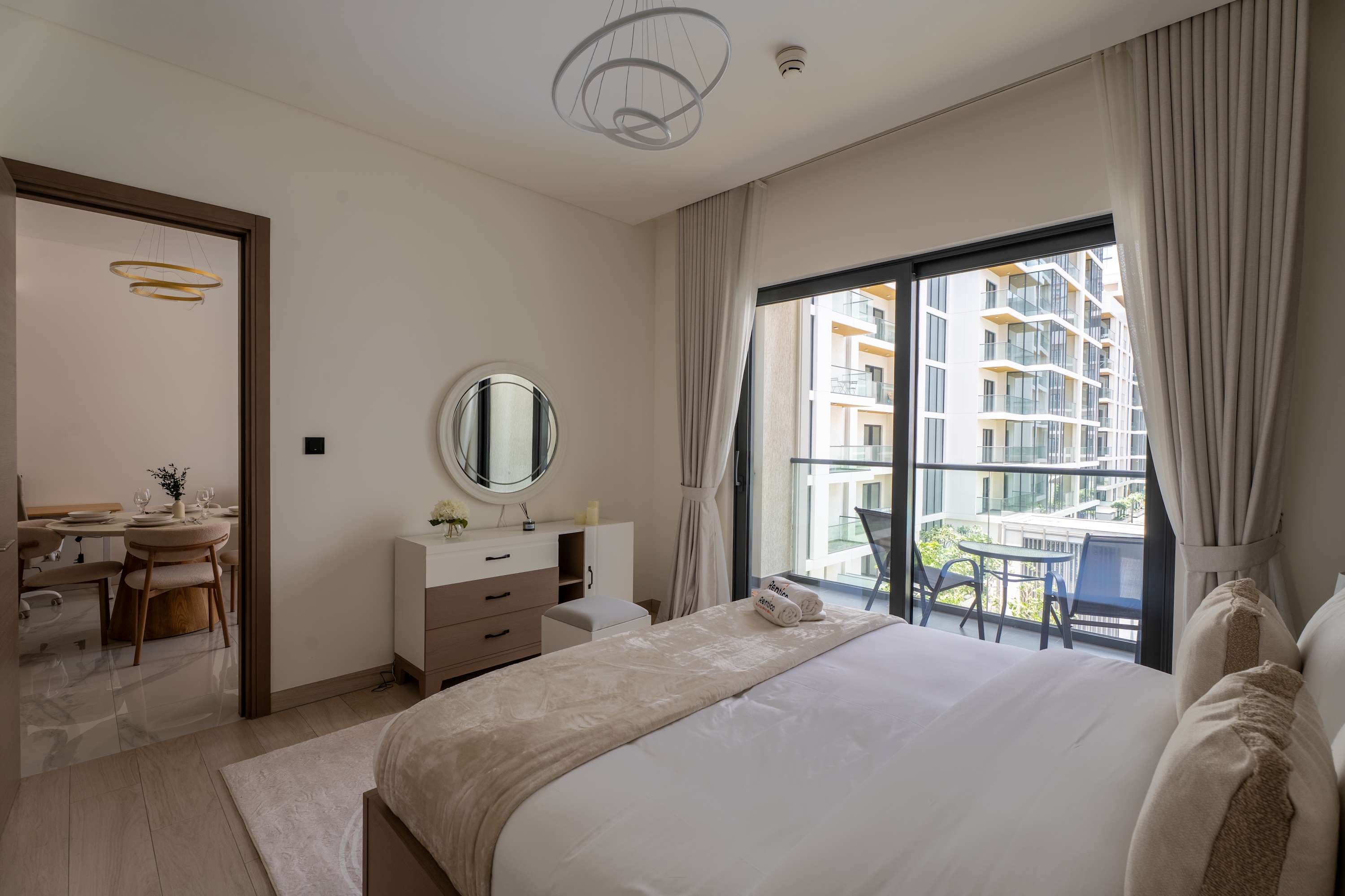 Rentico | 1BR | Pool View | Gym & Desk | Hartland — photo 10