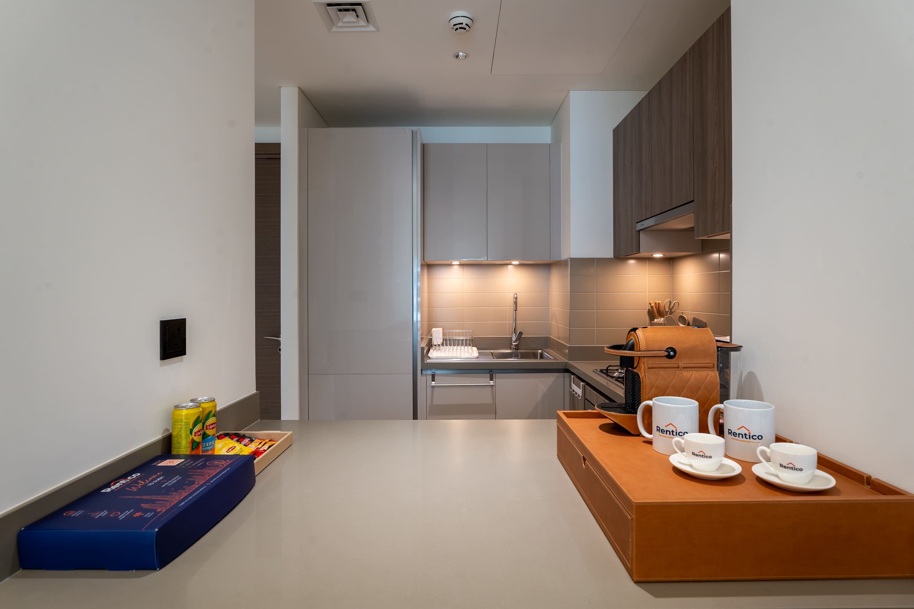 Rentico | 1BR | Pool View | Gym & Desk | Hartland — photo 6