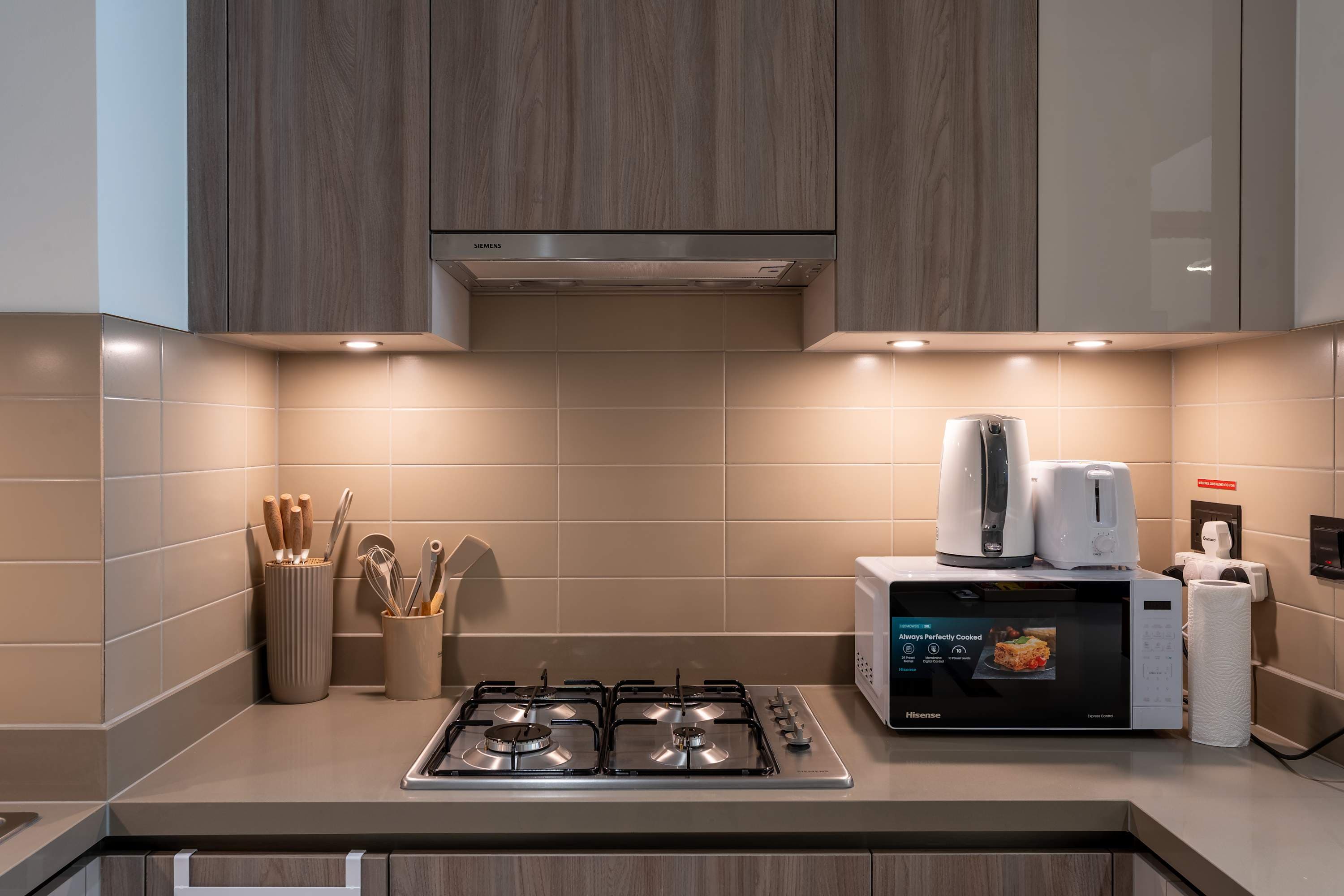 Rentico | 1BR | Pool View | Gym & Desk | Hartland — photo 16