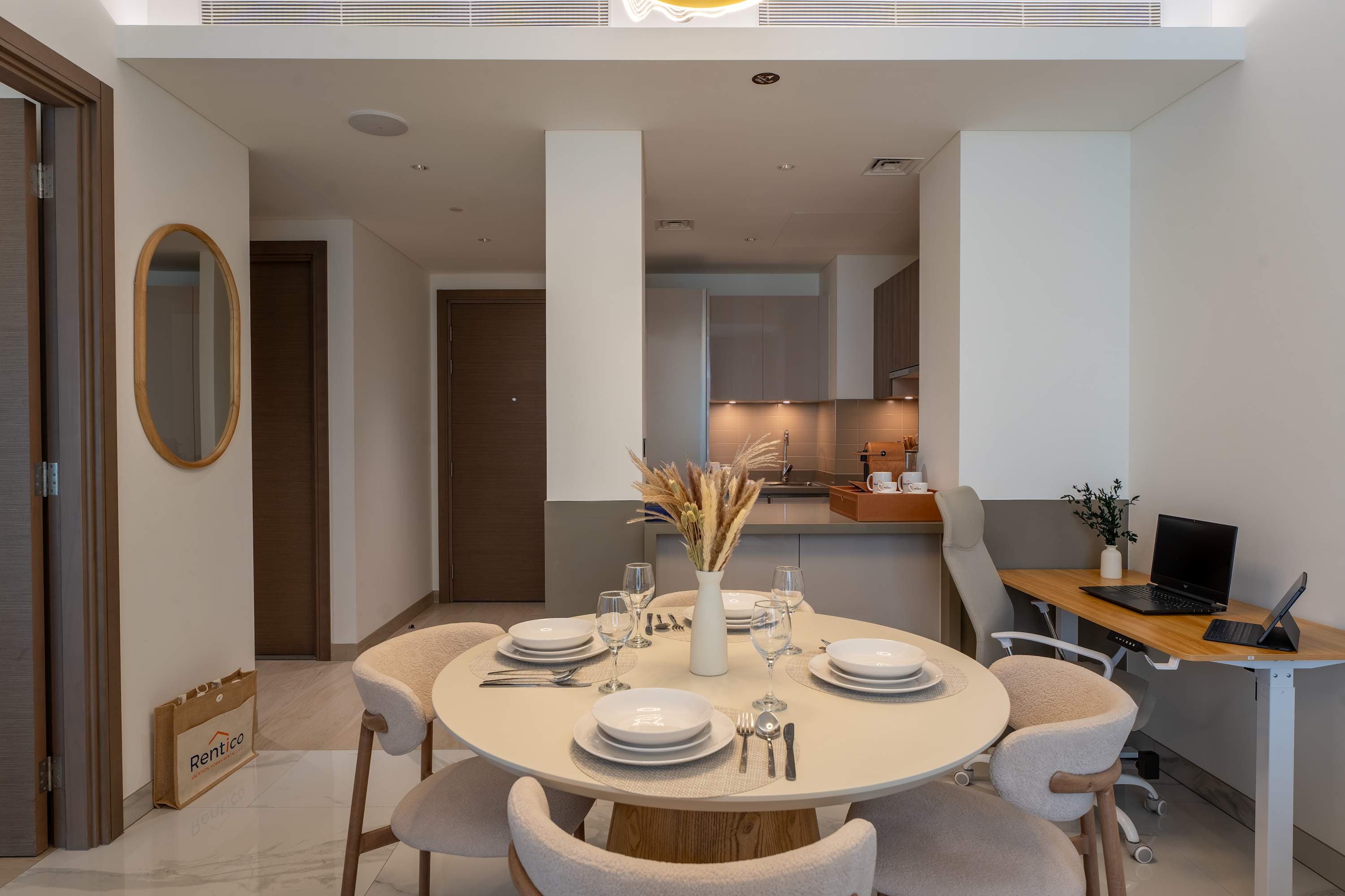 Rentico | 1BR | Pool View | Gym & Desk | Hartland — photo 14
