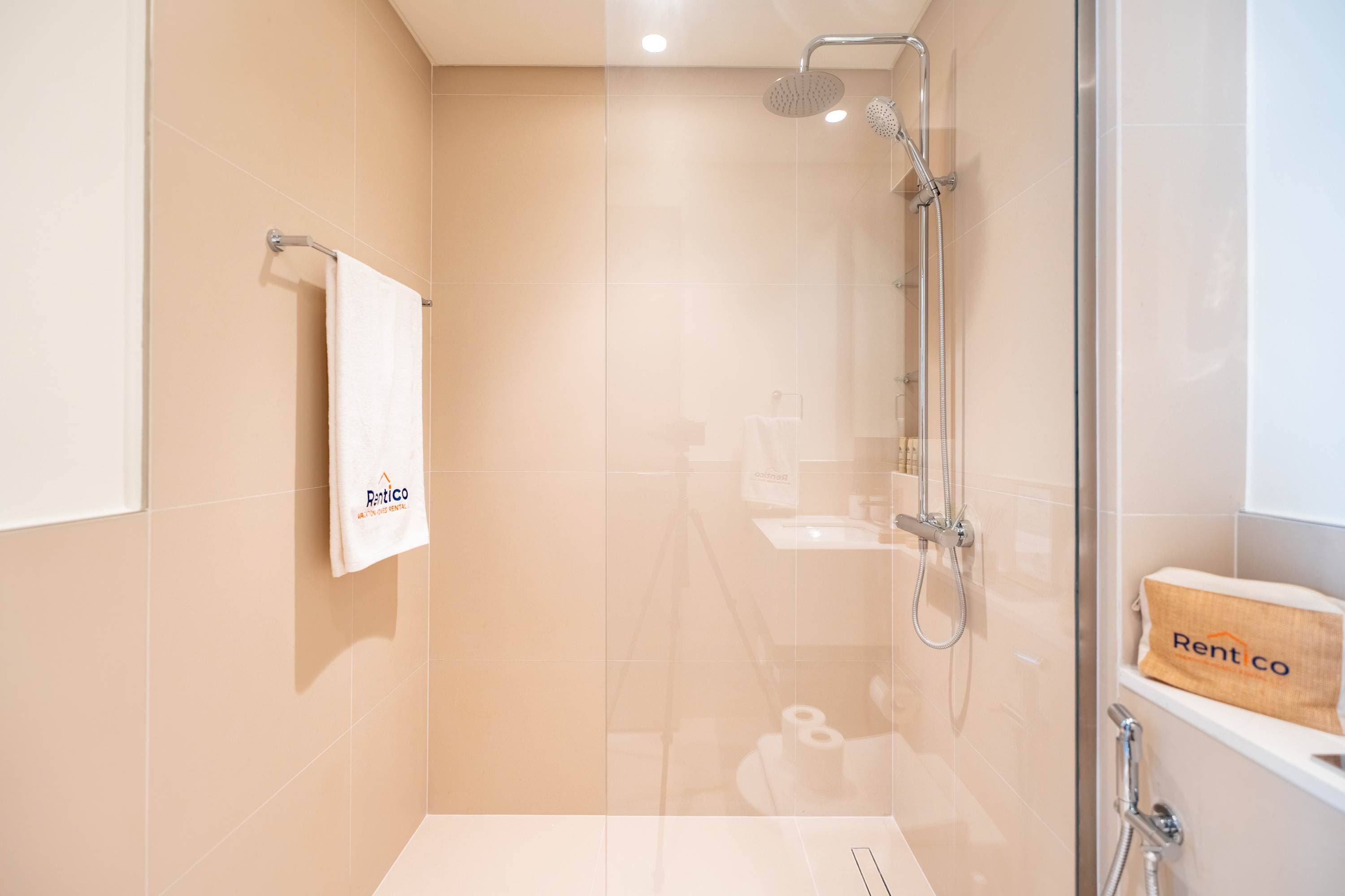 Rentico l Workspace 1BR Hills Park l Pool & Mall — photo 12