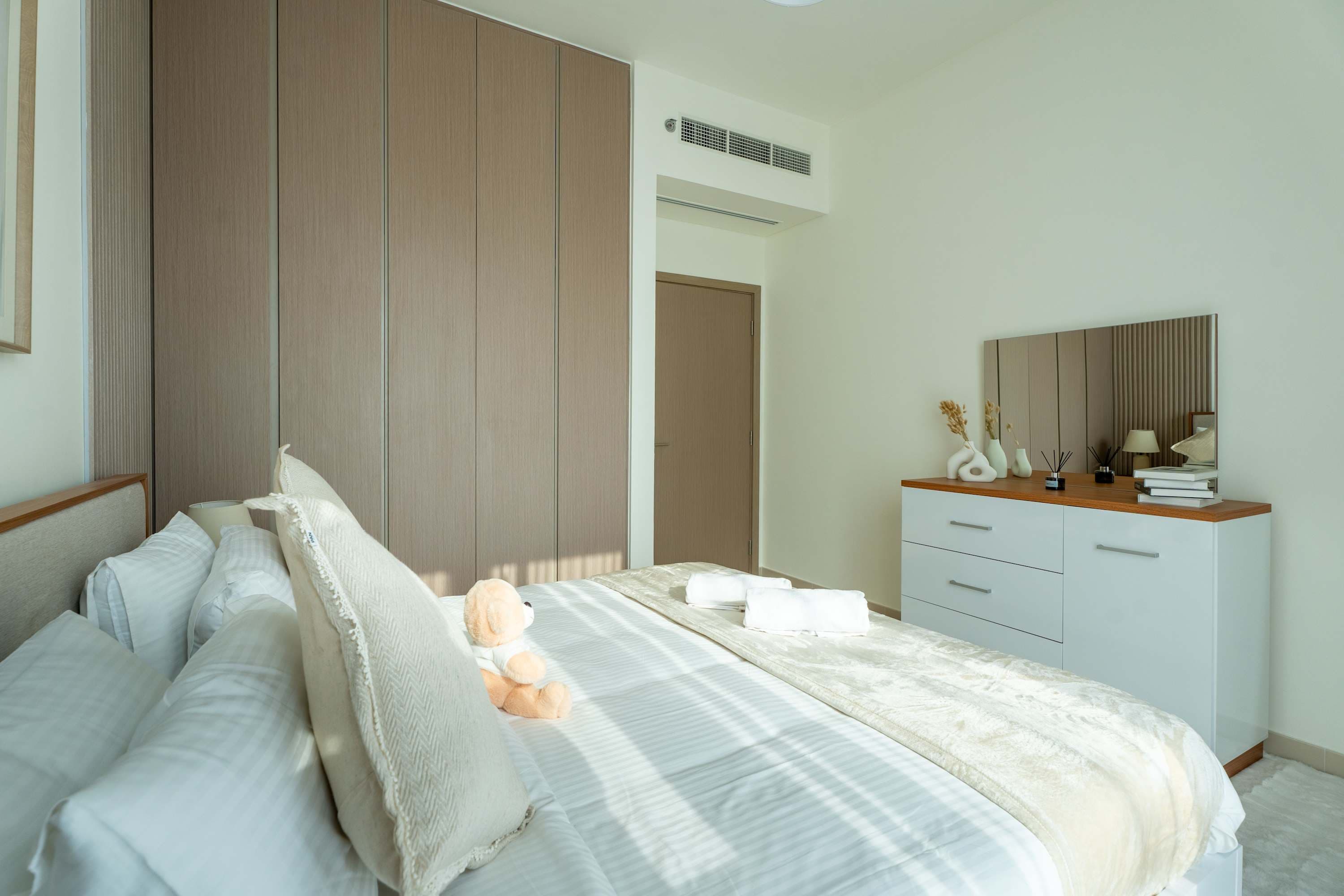 Rentico l Workspace 1BR Hills Park l Pool & Mall — photo 15