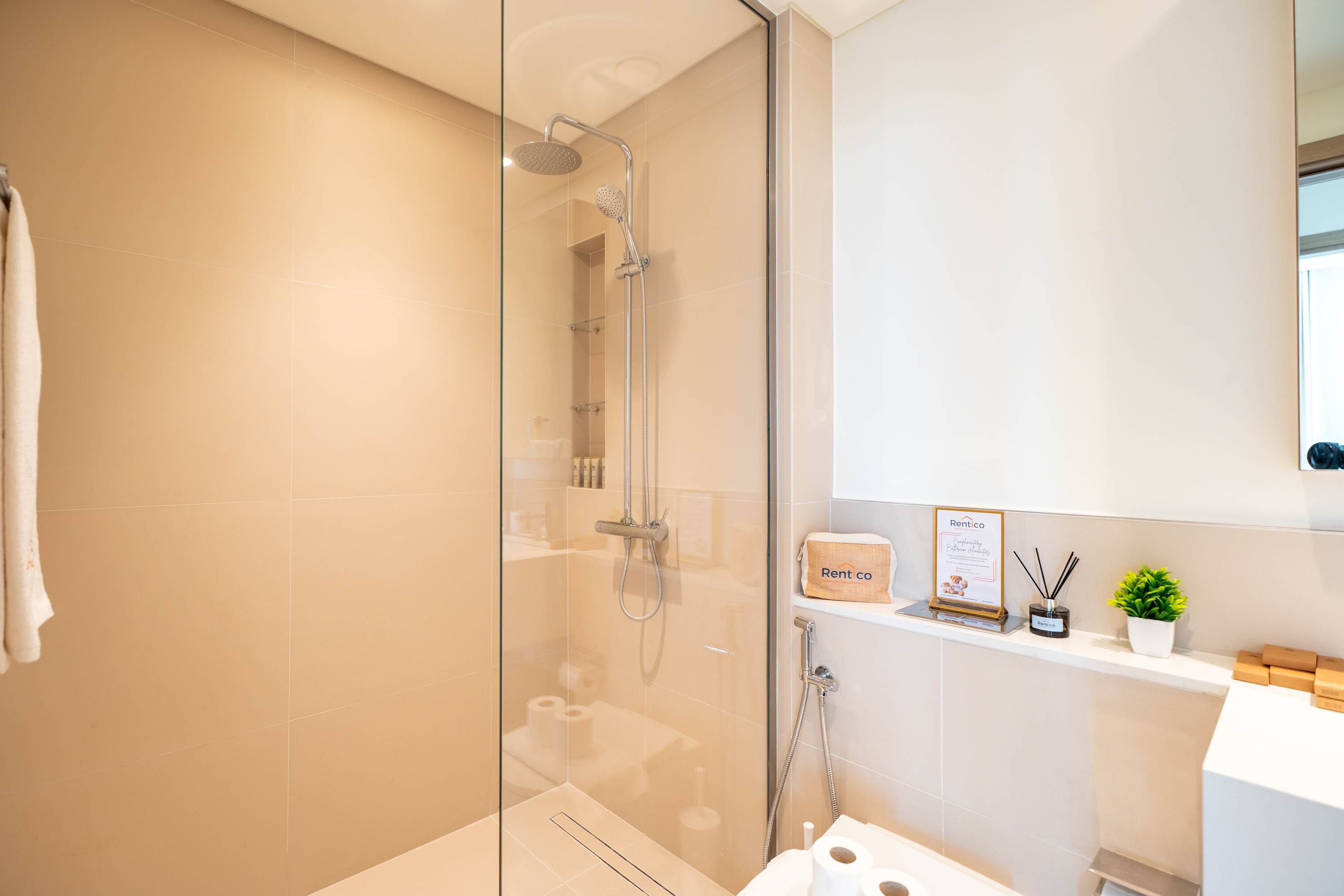 Rentico l Workspace 1BR Hills Park l Pool & Mall — photo 17