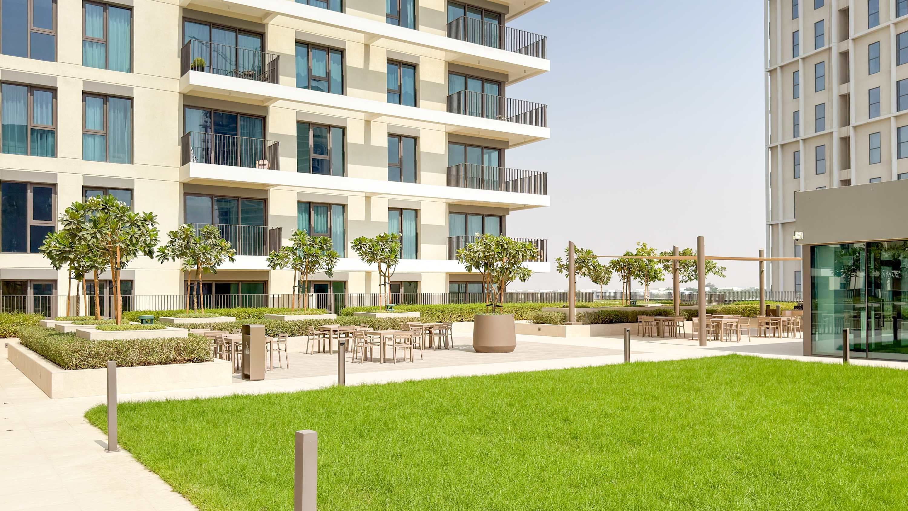 Rentico l Workspace 1BR Hills Park l Pool & Mall — photo 28