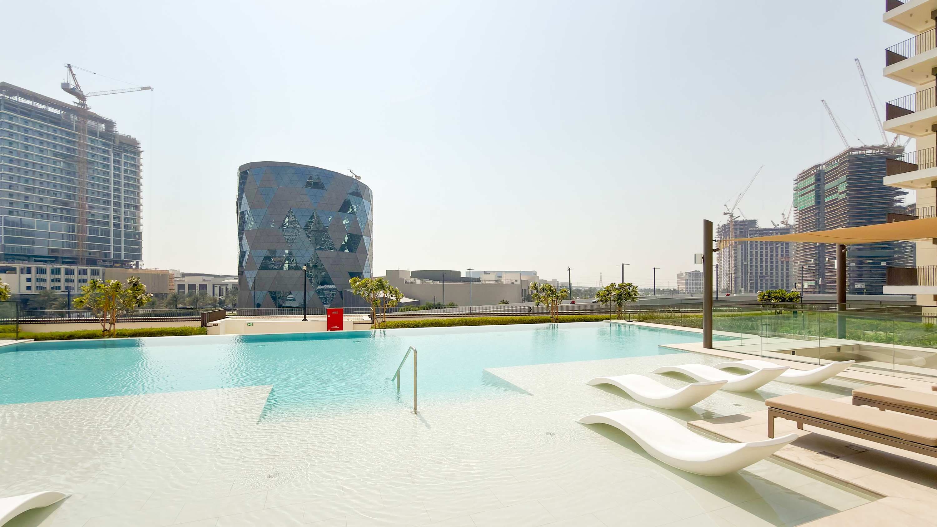 Rentico l Workspace 1BR Hills Park l Pool & Mall — photo 29