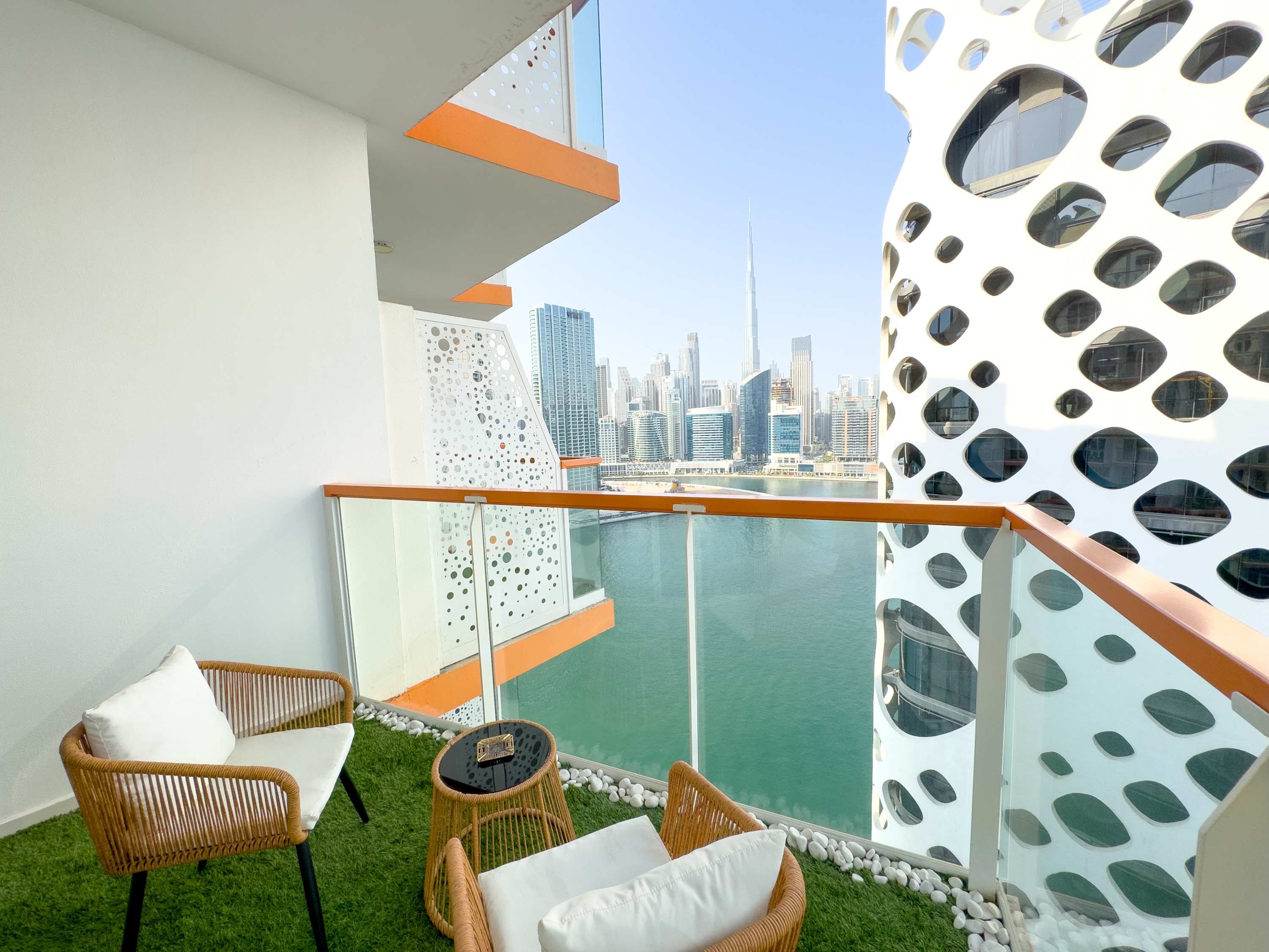 Rentico l 1BR Apartment l Burj Khalifa & Canal — photo 5