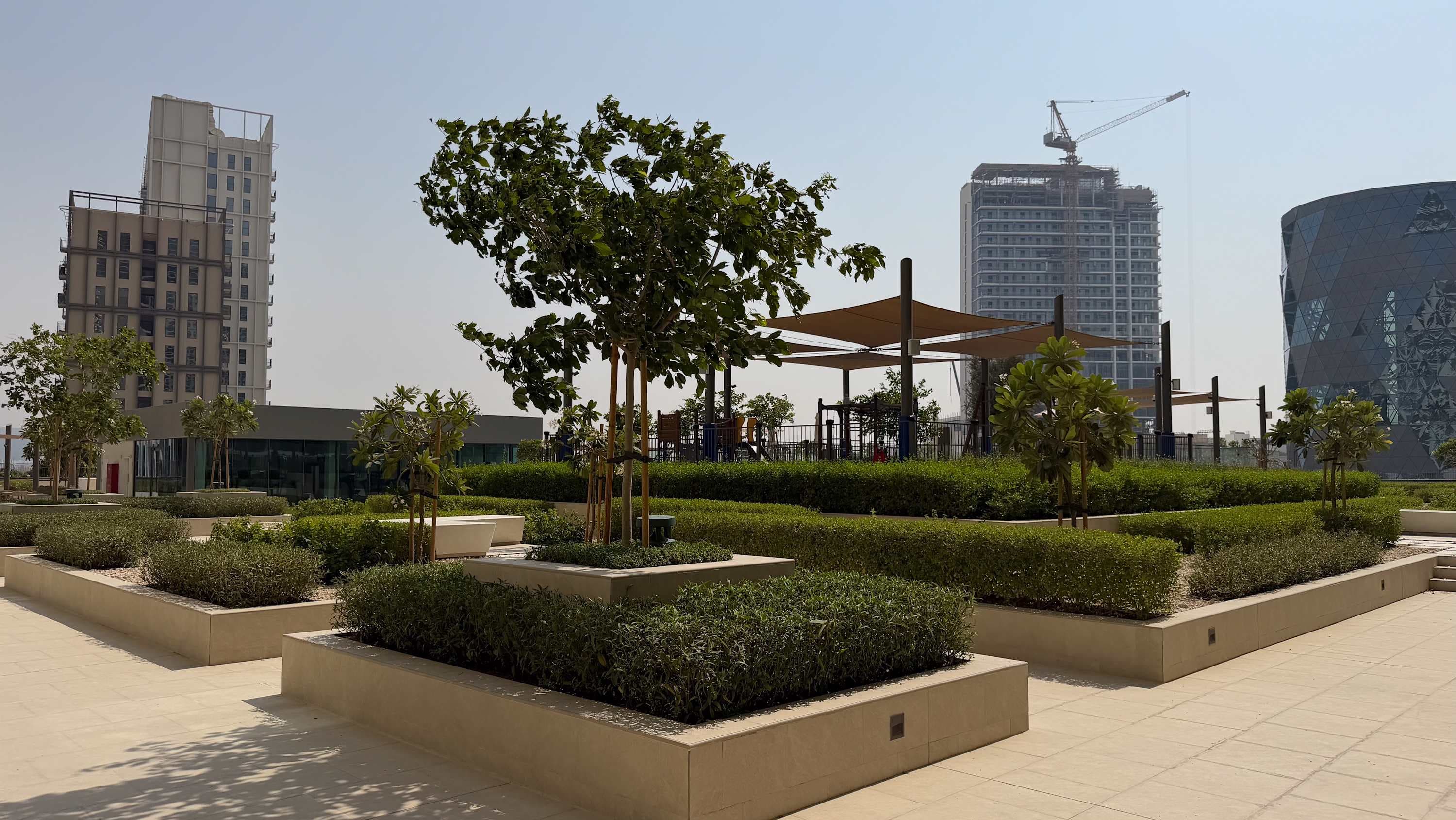 Rentico | Luxury 1BR Hills Park | Pool & Mall โ photo 16