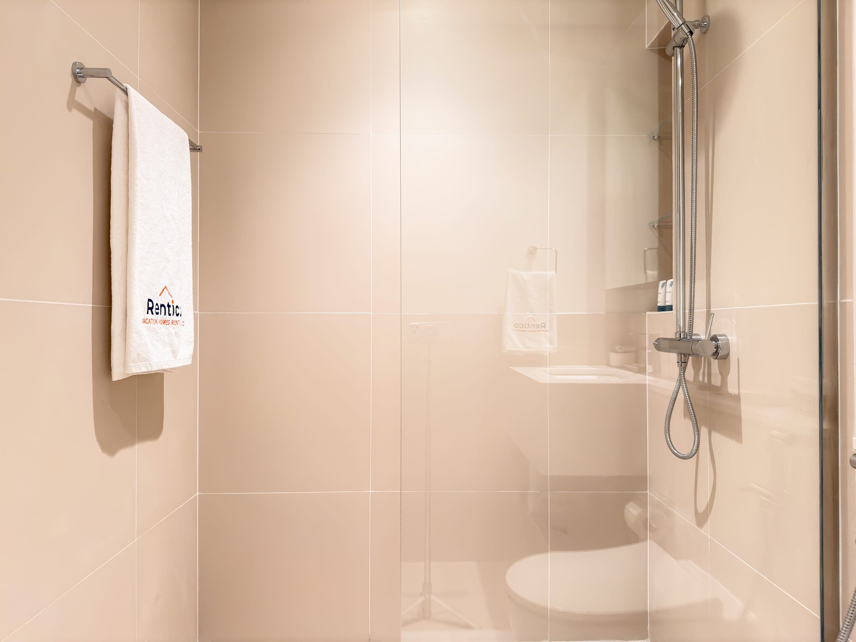 Rentico | Luxury 1BR Hills Park | Pool & Mall โ photo 13