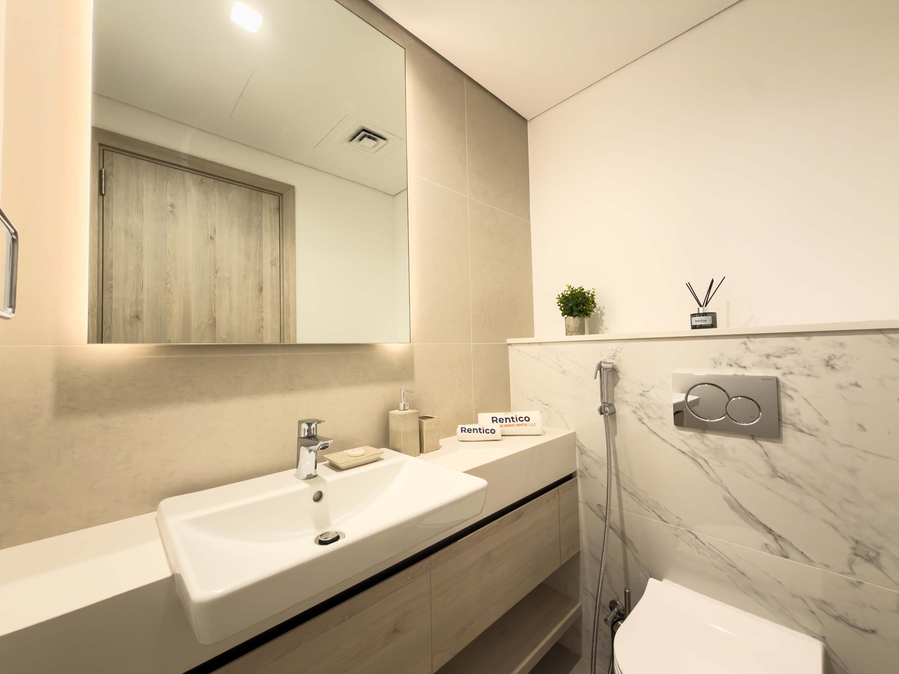 Rentico | 1BR Marina Waterfront | Pool & Cinema โ photo 15