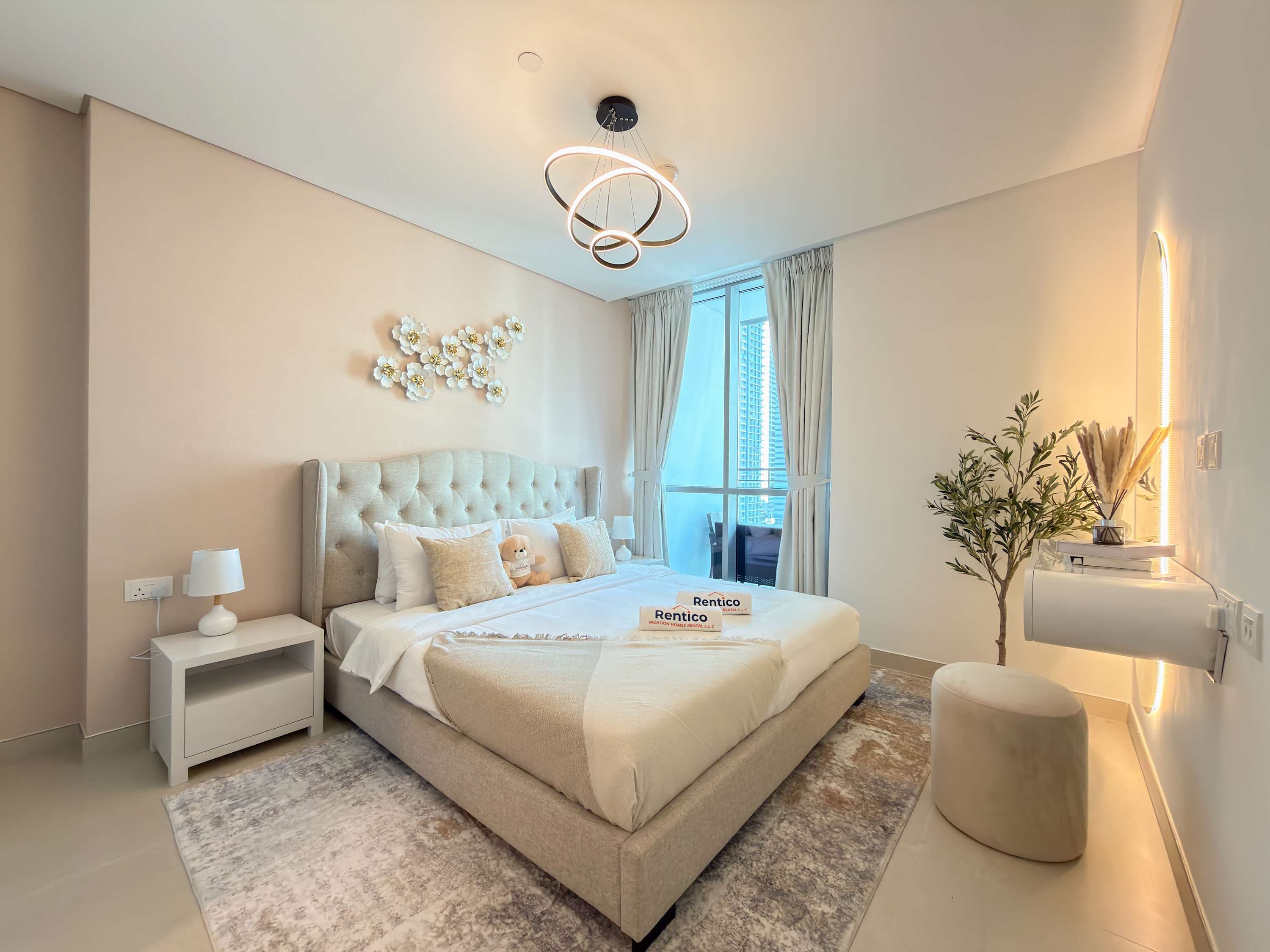 Rentico | 1BR Marina Waterfront | Pool & Cinema โ photo 3