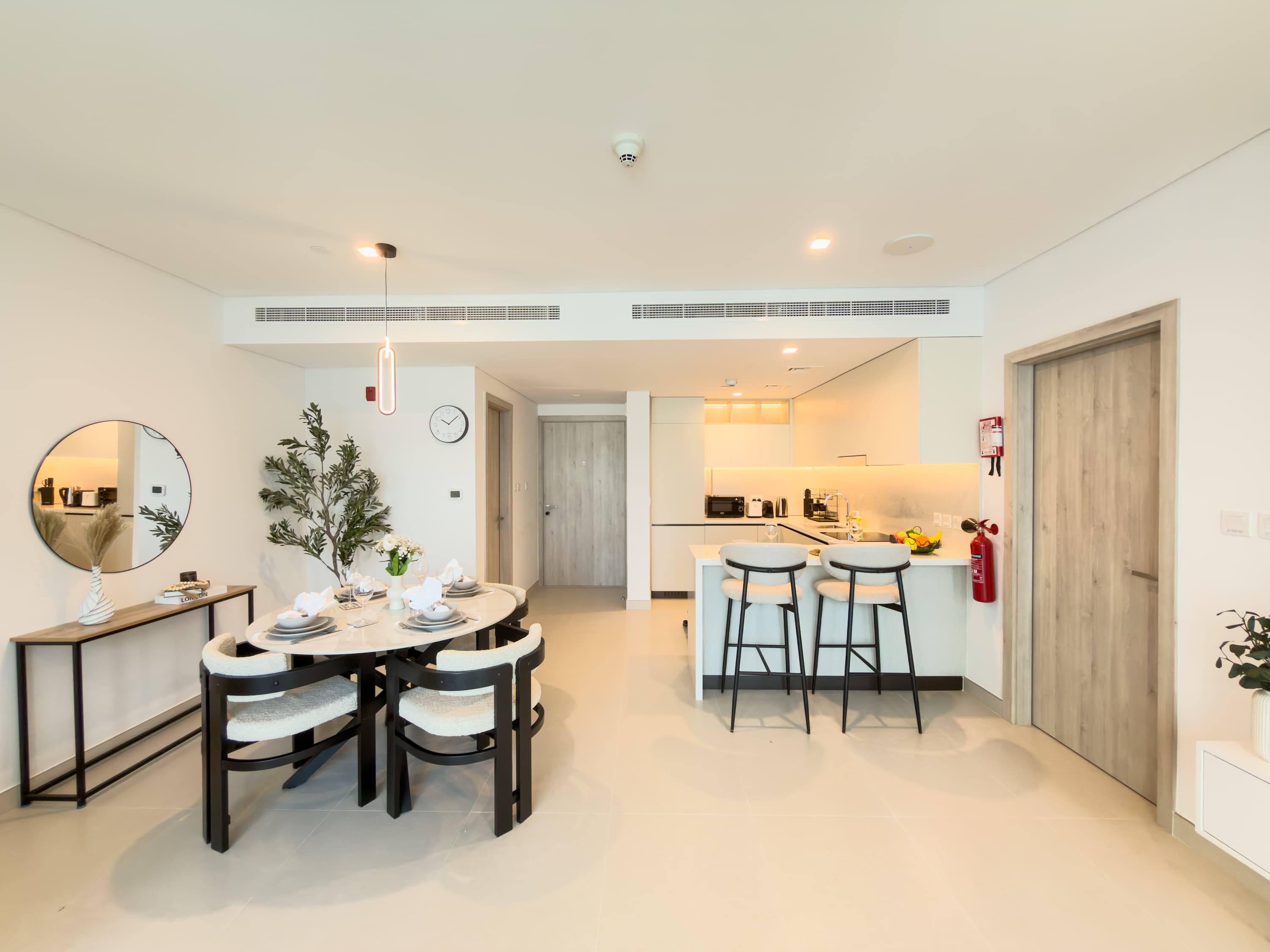 Rentico | 1BR Marina Waterfront | Pool & Cinema โ photo 6