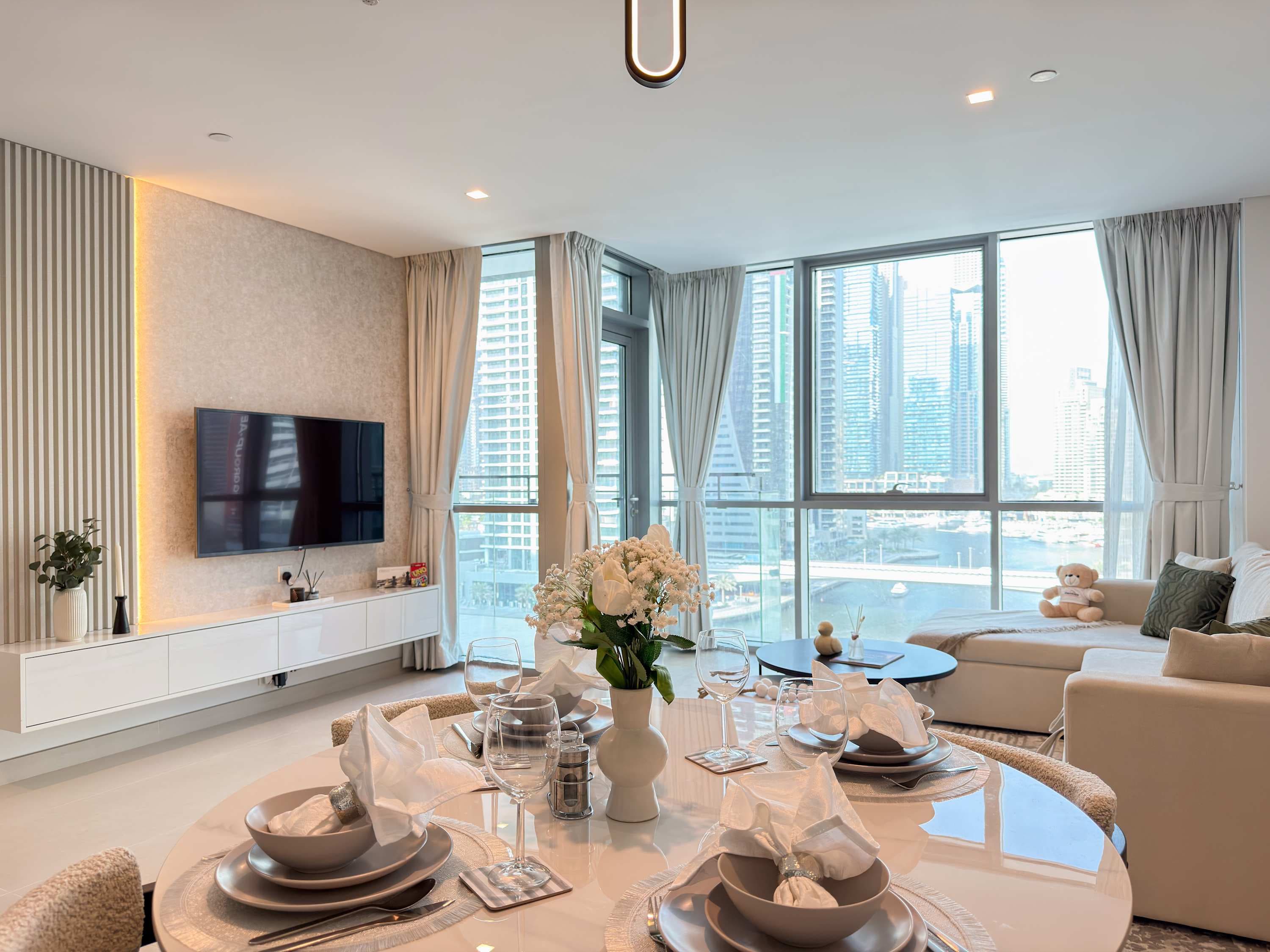 Rentico | 1BR Marina Waterfront | Pool & Cinema โ photo 8