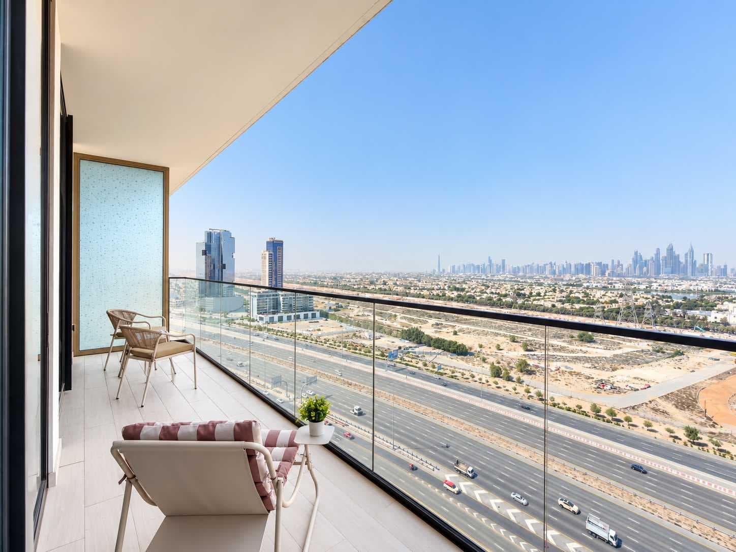 Rentico | 1BR Sleeps 4 | Skyline Balcony & Pool